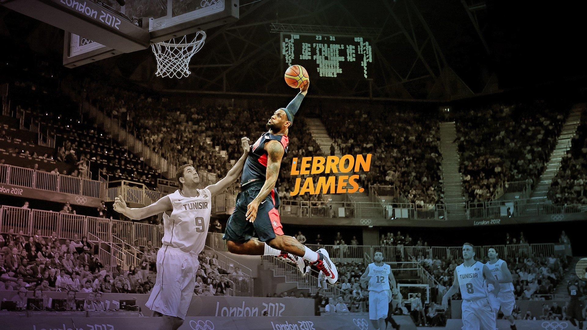 国王主场球迷深情致敬前主帅迈克·布朗，后者微笑致意温暖全场